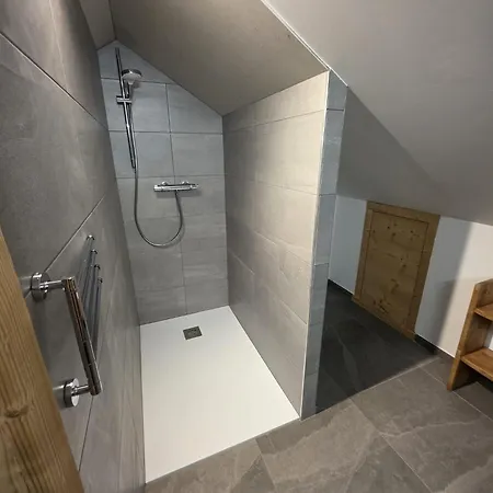 De La Chataigneraie * La Lechere
